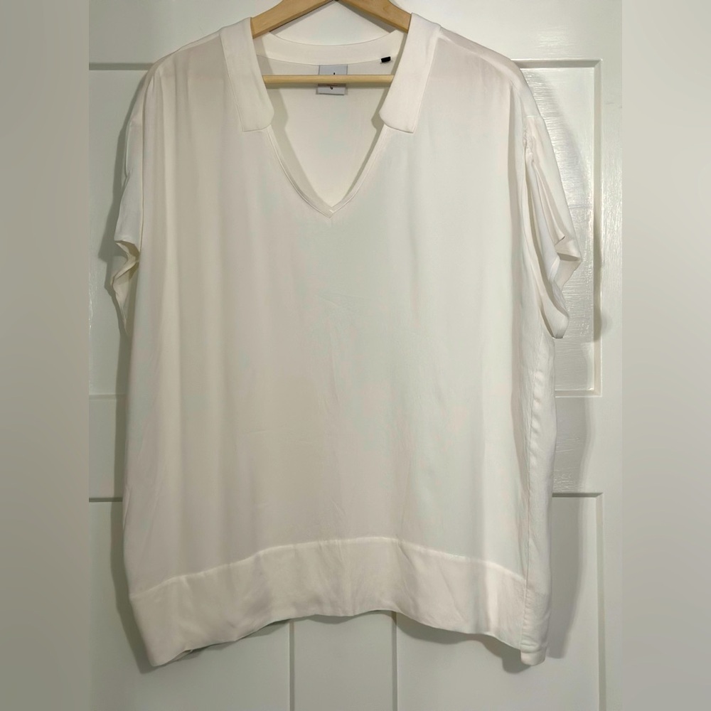 ‼️SOLD‼️ White short sleeve relaxed Classico top from Cabi